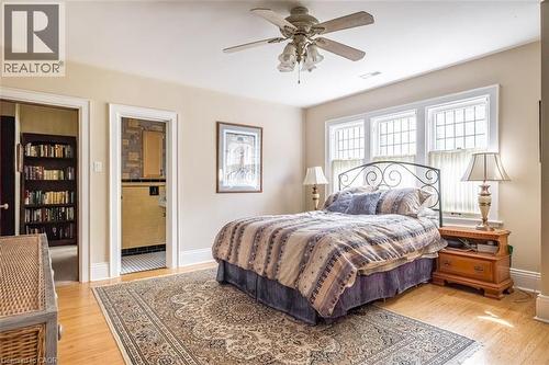 18 Forsyth Avenue N, Hamilton, ON 