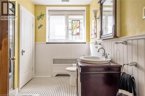18 Forsyth Avenue N, Hamilton, ON 