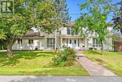 11 LENNON DRIVE Ottawa, ON K1V 1G9