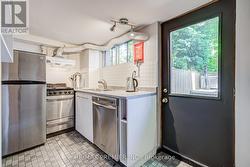1 - 224 LIPPINCOTT STREET Toronto, ON M5S 2P5