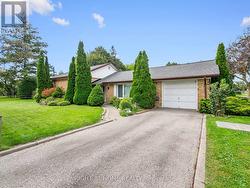 2 LEAVENWORTH CRESCENT Toronto, ON M9C 1T3