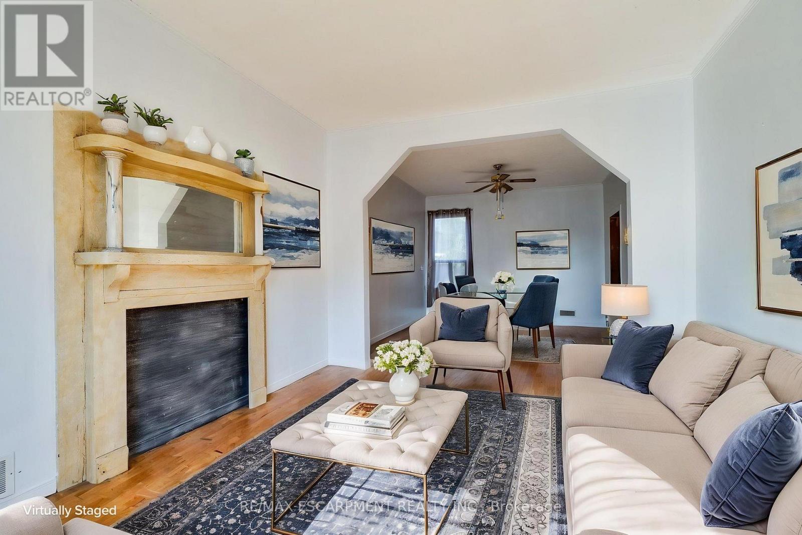 Virtually Staged - 23 Oak Avenue, Hamilton, ON
