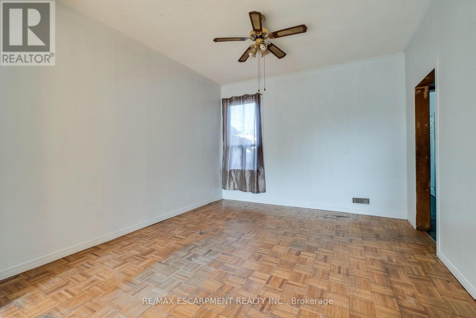 23 Oak Avenue, Hamilton, ON