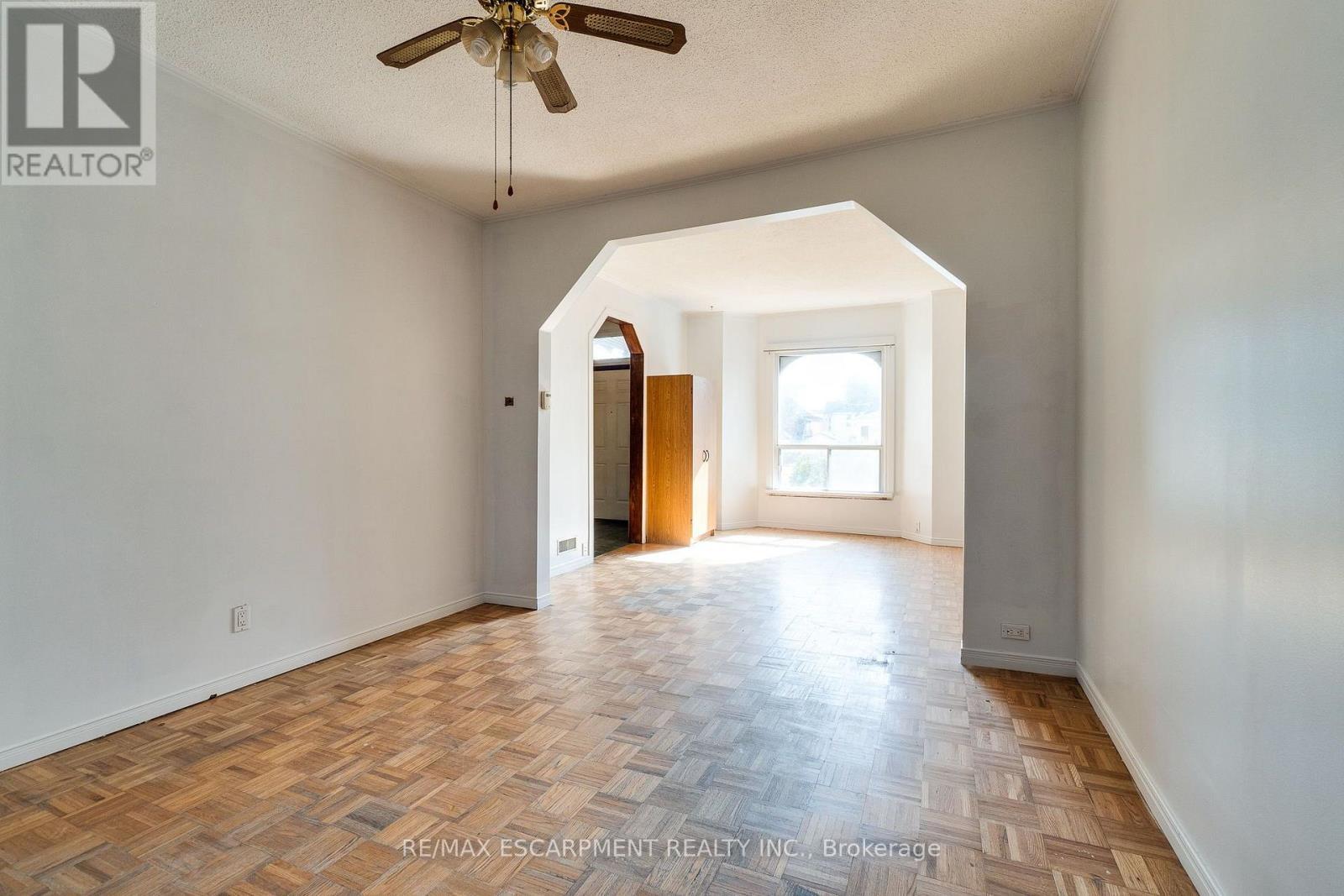 23 Oak Avenue, Hamilton, ON