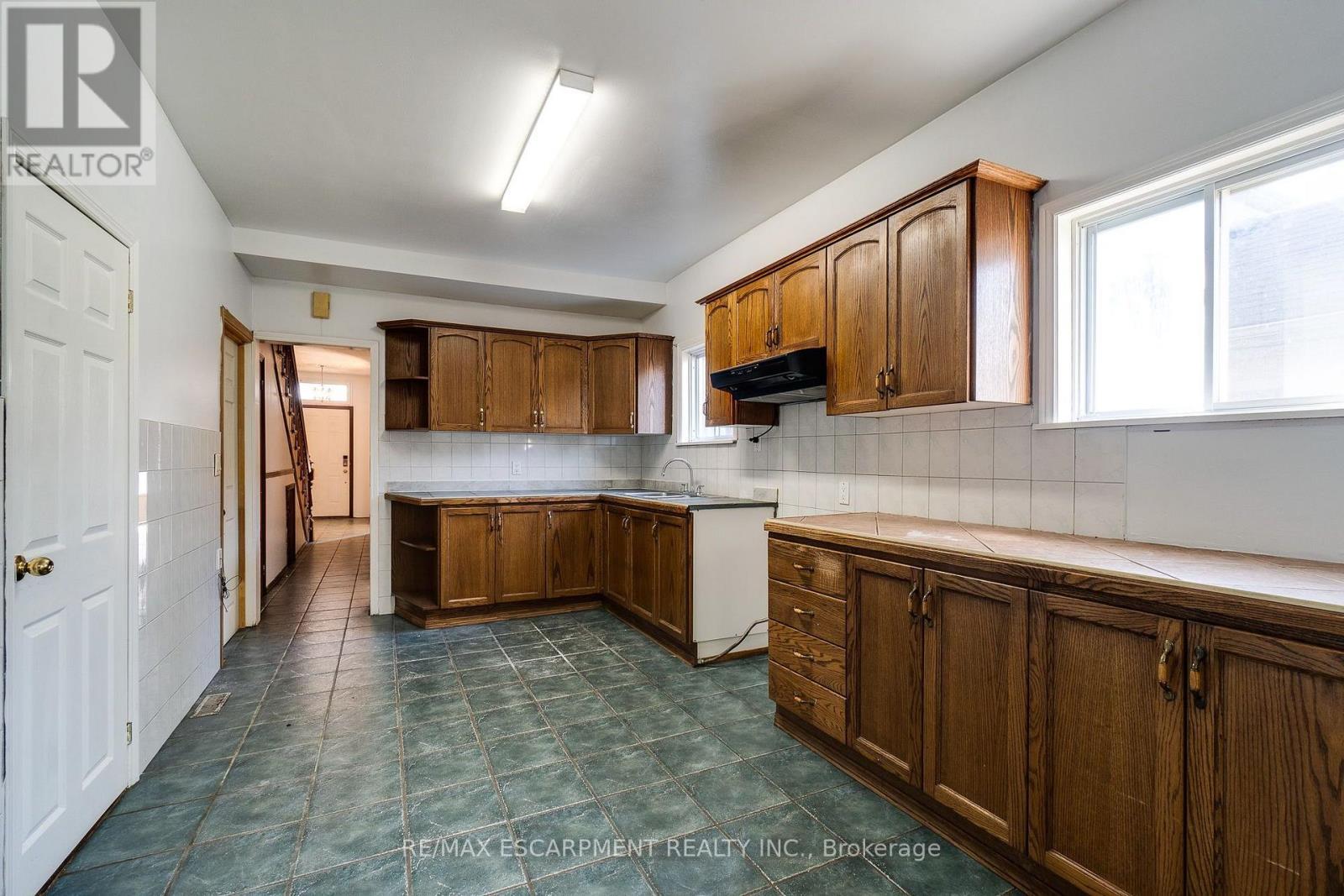 23 Oak Avenue, Hamilton, ON