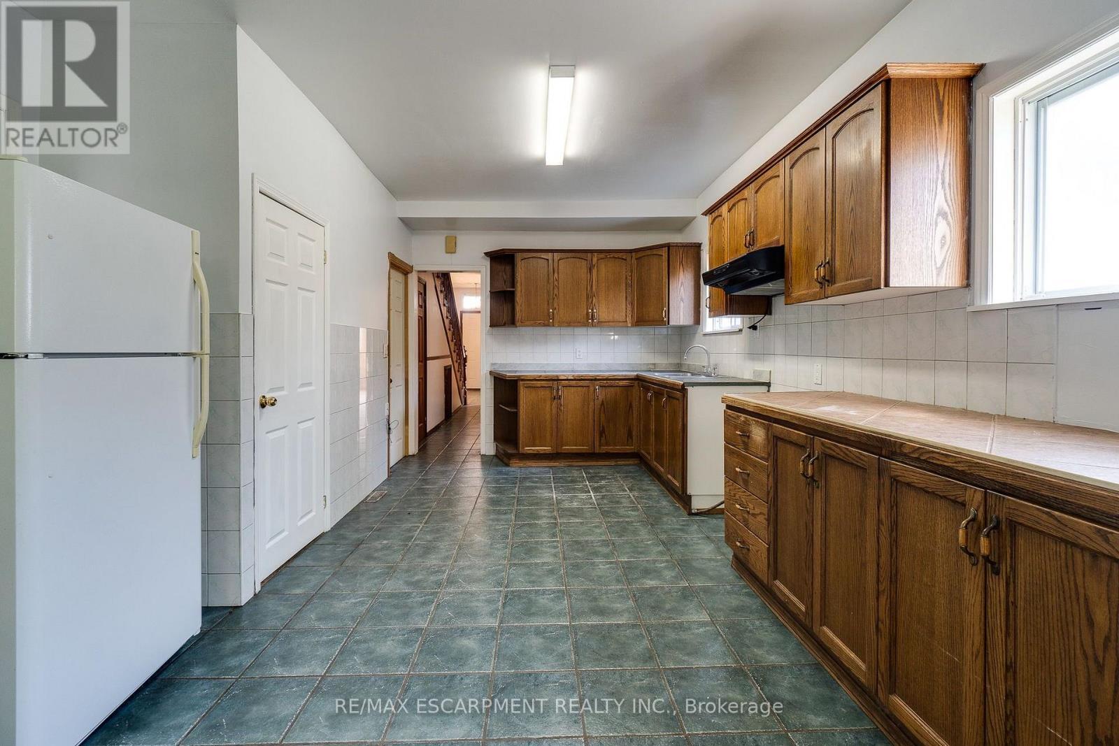 23 Oak Avenue, Hamilton, ON