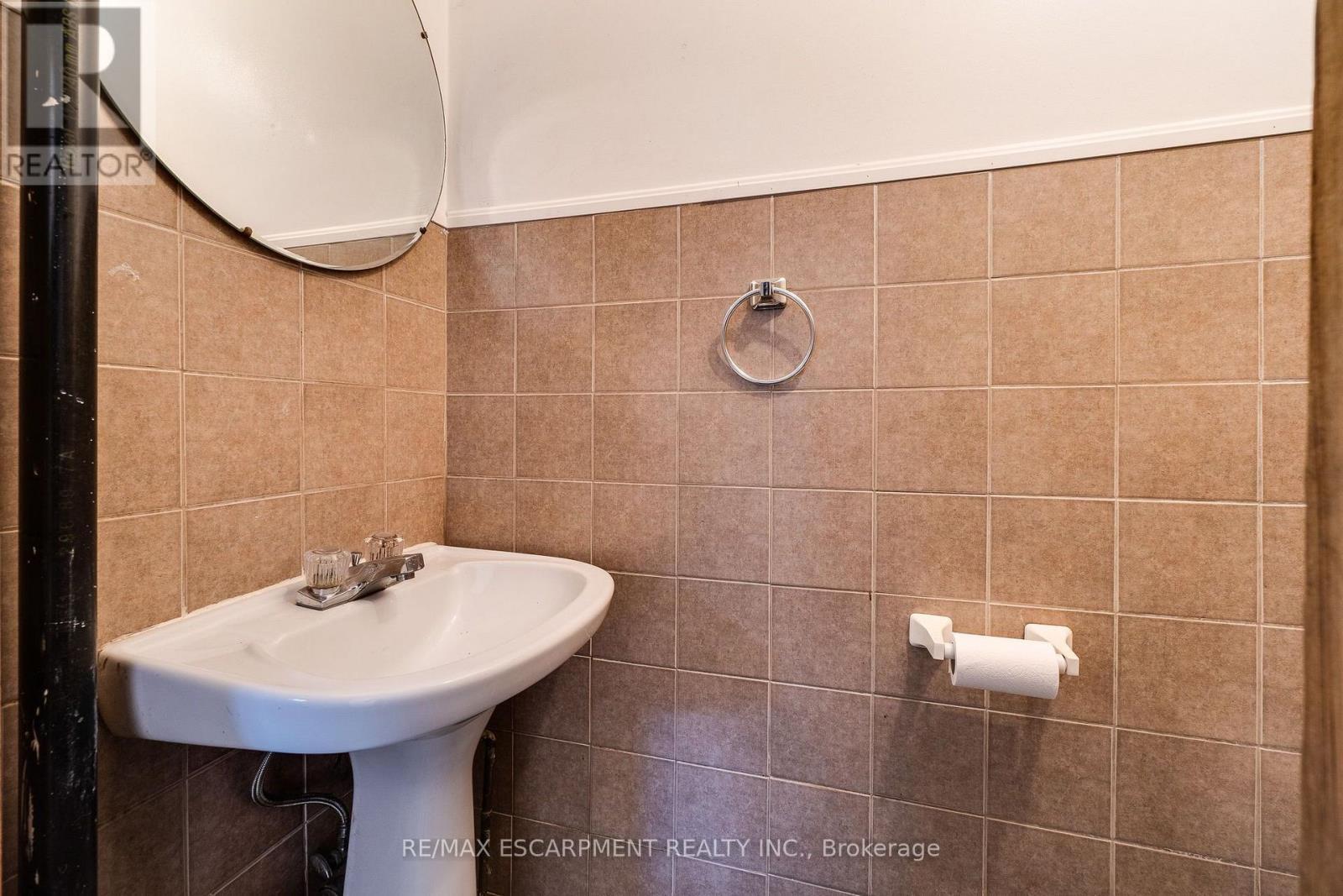 23 Oak Avenue, Hamilton, ON