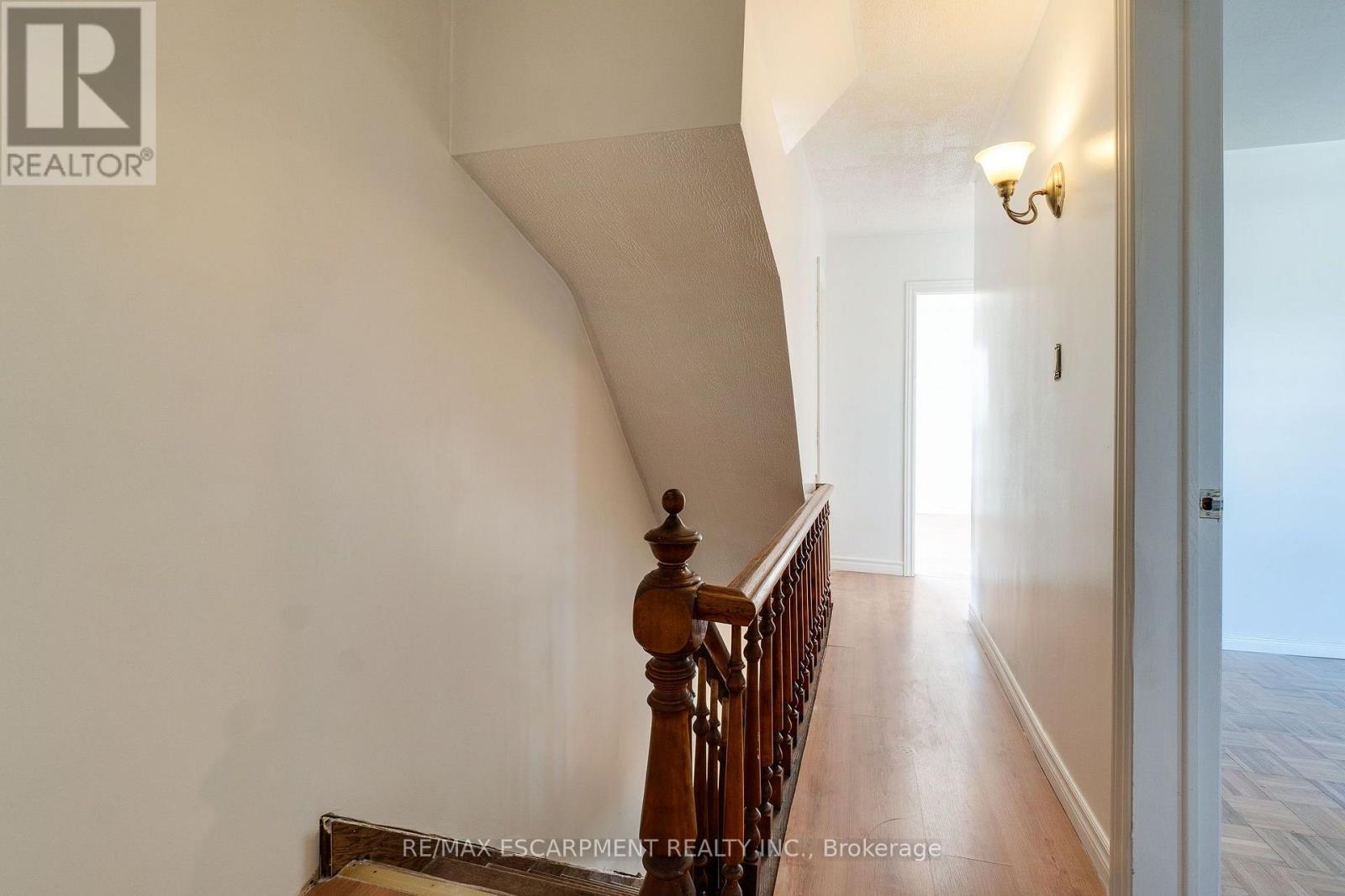 23 Oak Avenue, Hamilton, ON