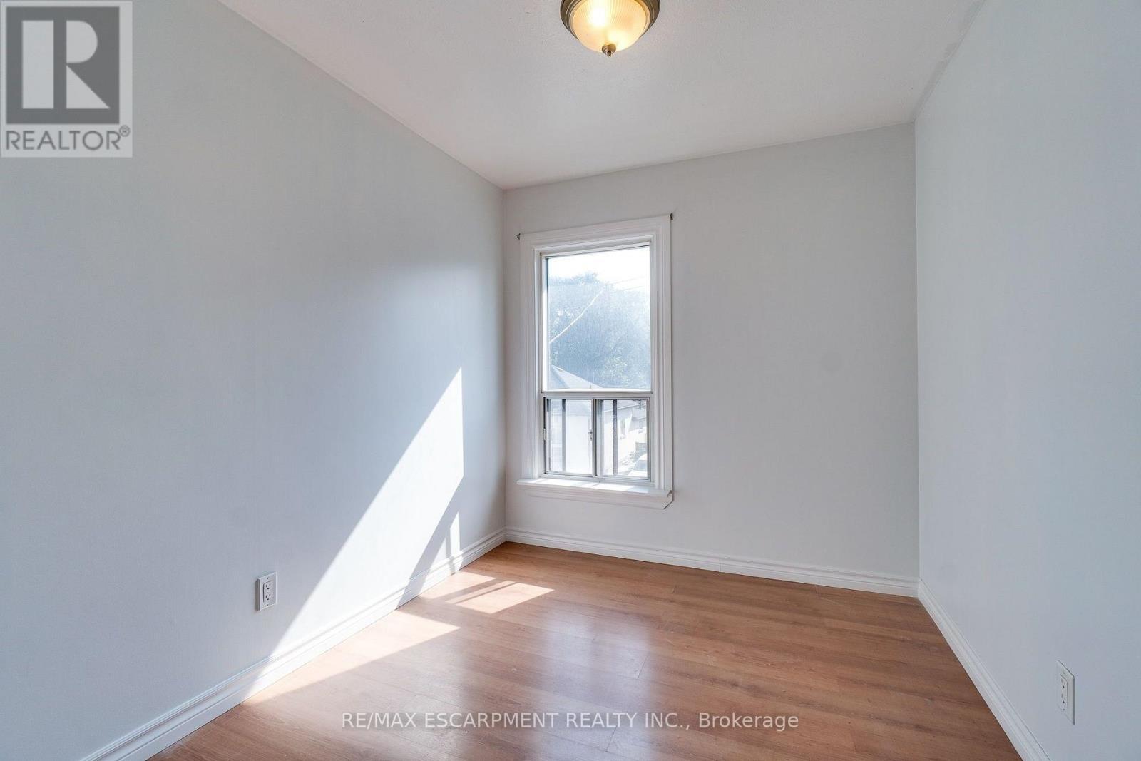 23 Oak Avenue, Hamilton, ON