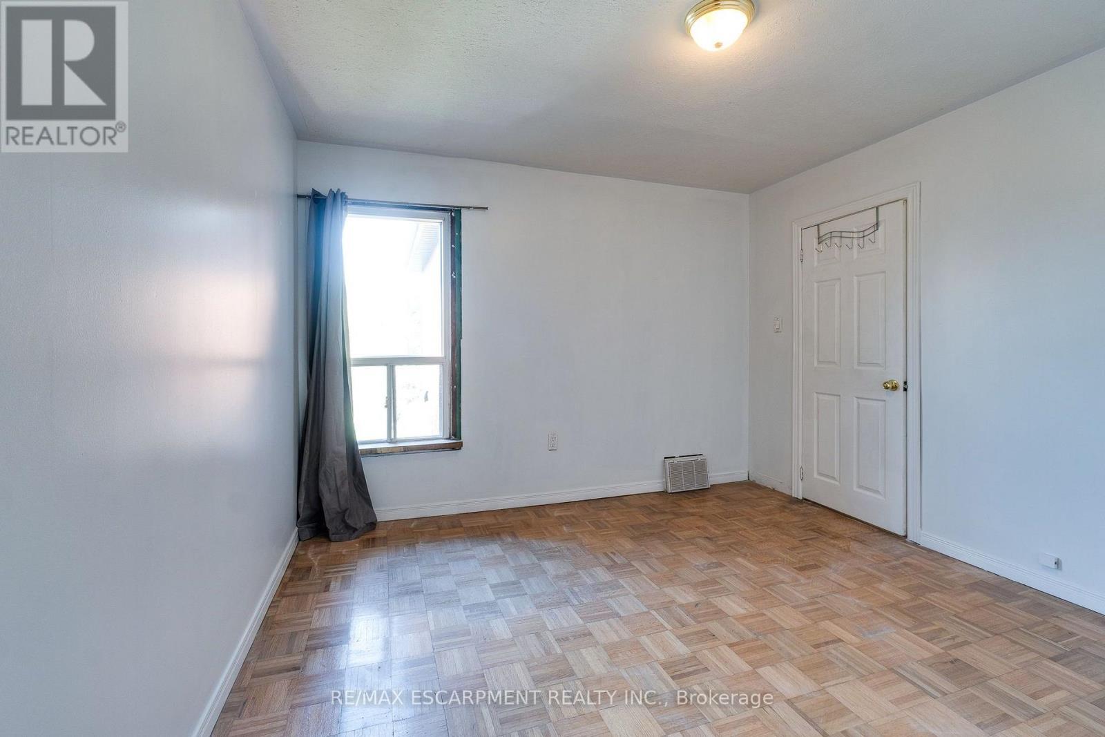 23 Oak Avenue, Hamilton, ON