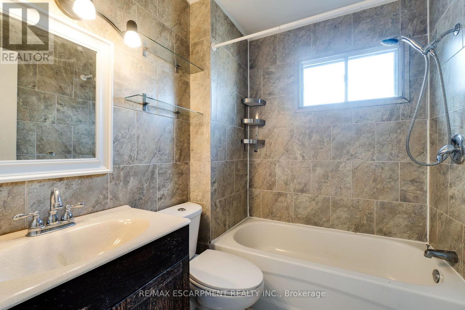 23 Oak Avenue, Hamilton, ON