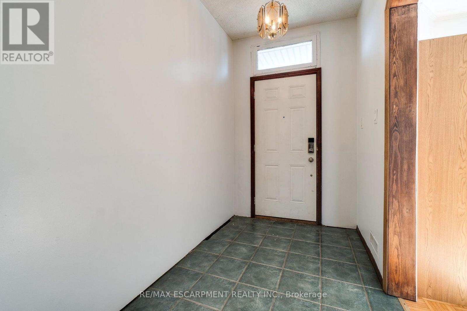 23 Oak Avenue, Hamilton, ON