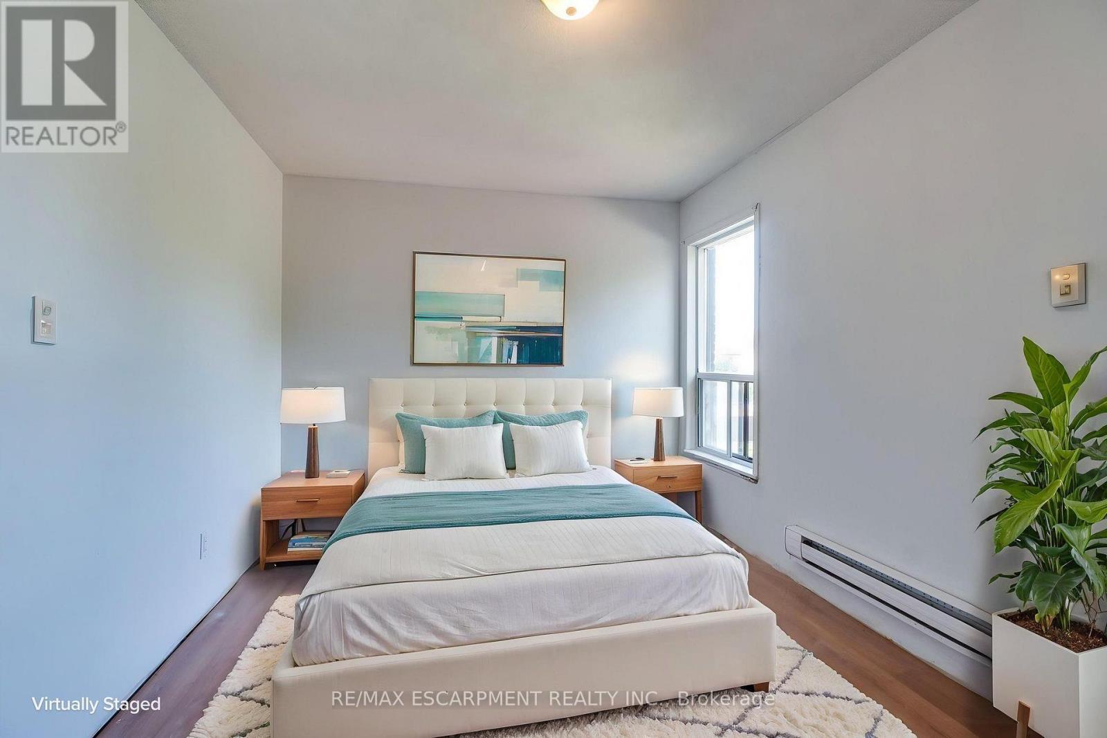 Virtually Staged - 23 Oak Avenue, Hamilton, ON