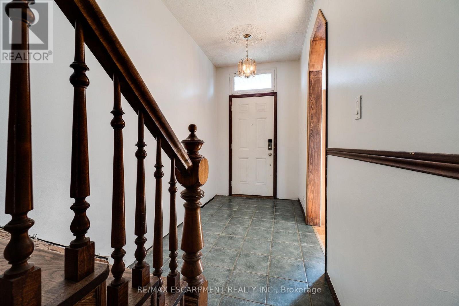 23 Oak Avenue, Hamilton, ON