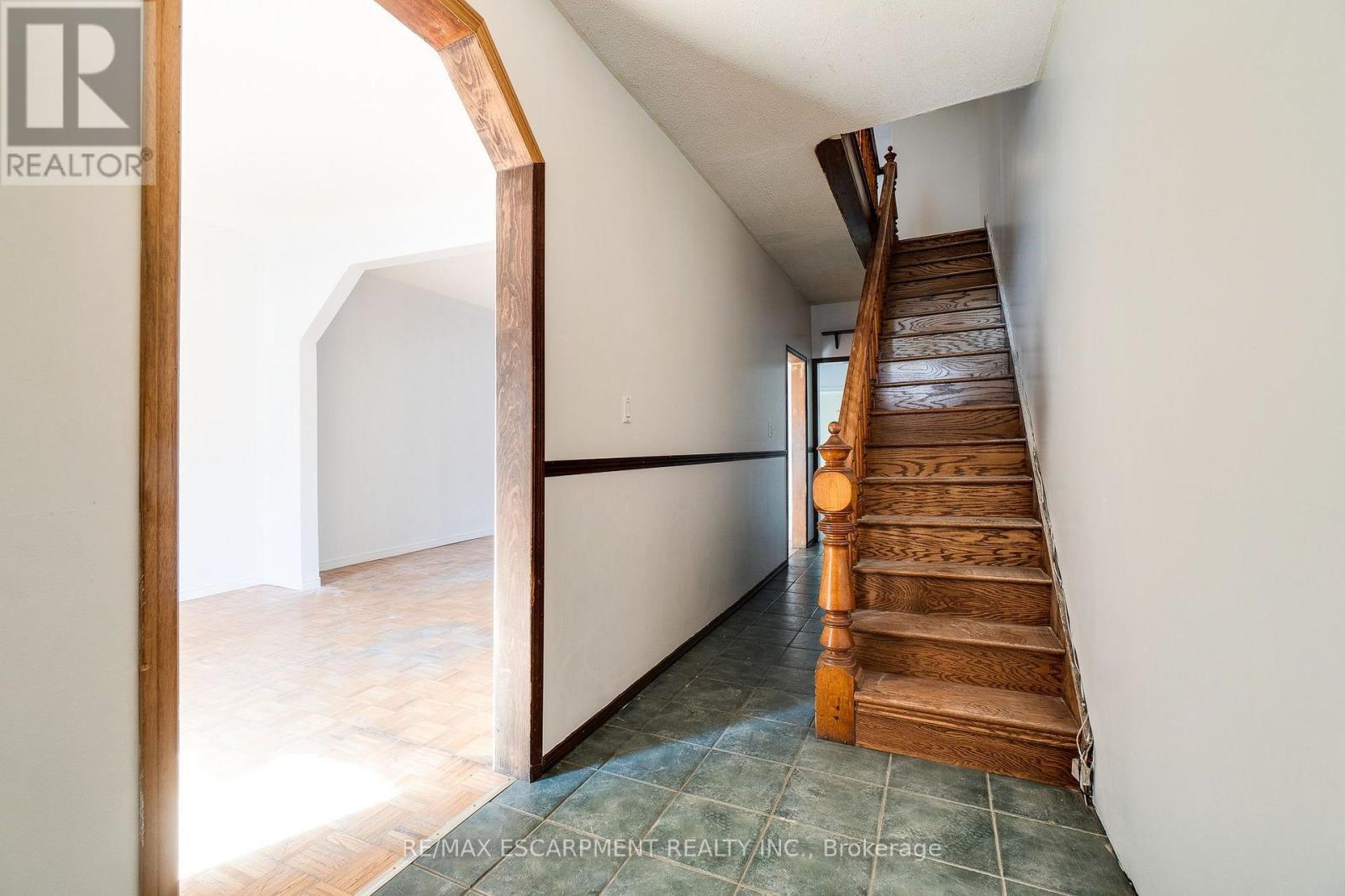 23 Oak Avenue, Hamilton, ON