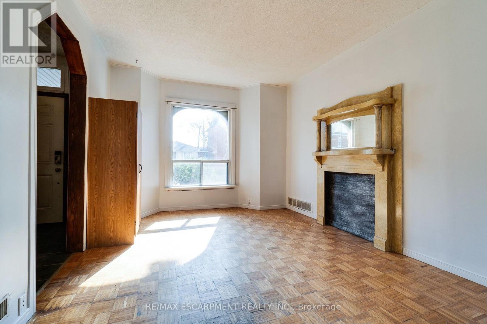 23 Oak Avenue, Hamilton, ON