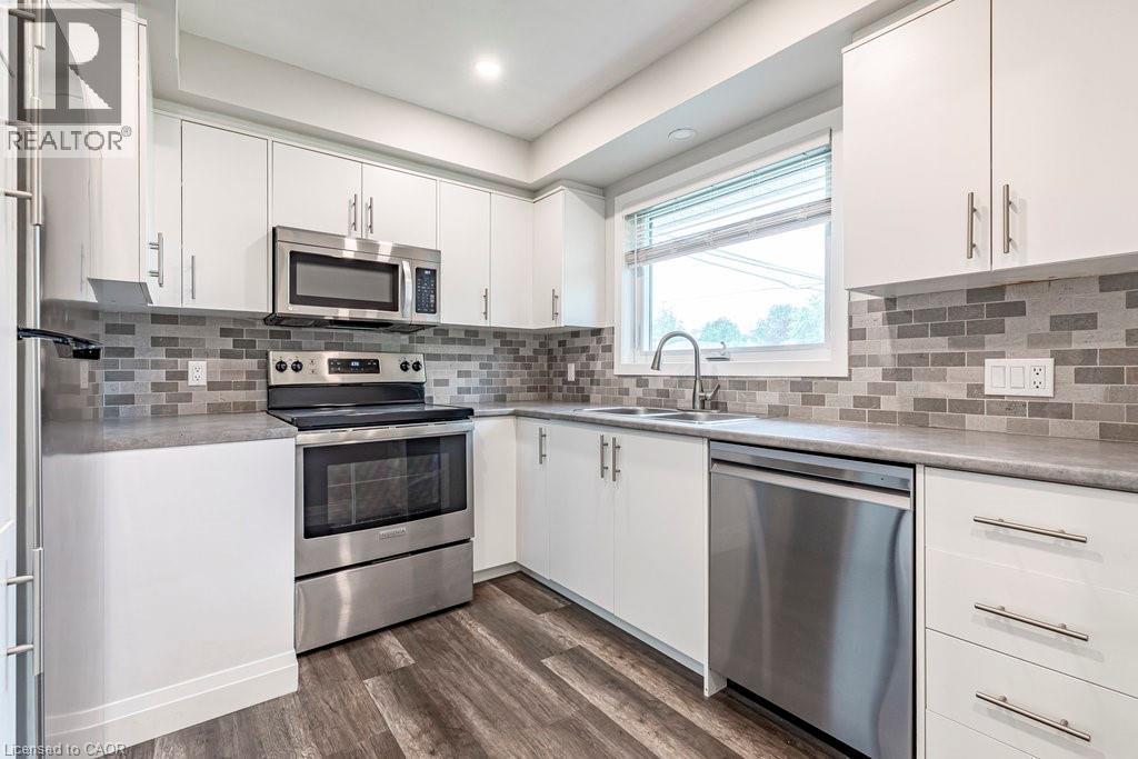 updated kitchen - 173 West 32Nd Street, Hamilton, ON