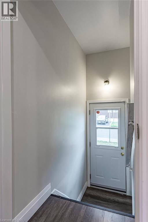 separate side entrance - 173 West 32Nd Street, Hamilton, ON