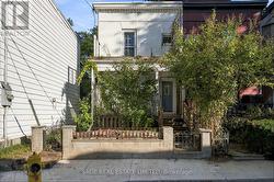 16 SACKVILLE PLACE Toronto, ON M4X 1A4