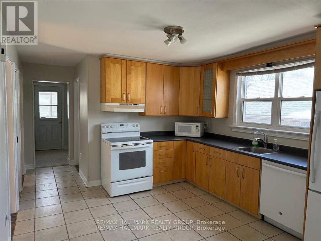 Apt 3 - 2nd Level - Kitchen - 55 Ivy Crescent, Ottawa, ON