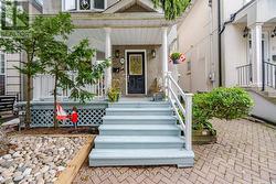 219 BROADWAY AVENUE Toronto, ON M4P 1W1