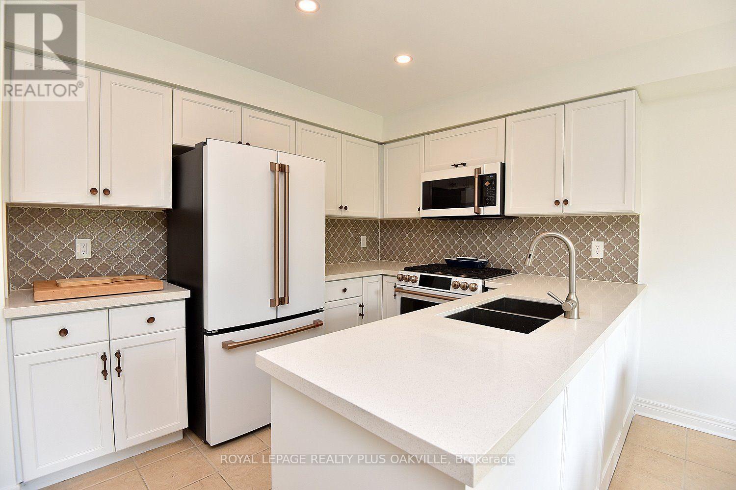 546 Sandcherry Drive, Burlington, ON