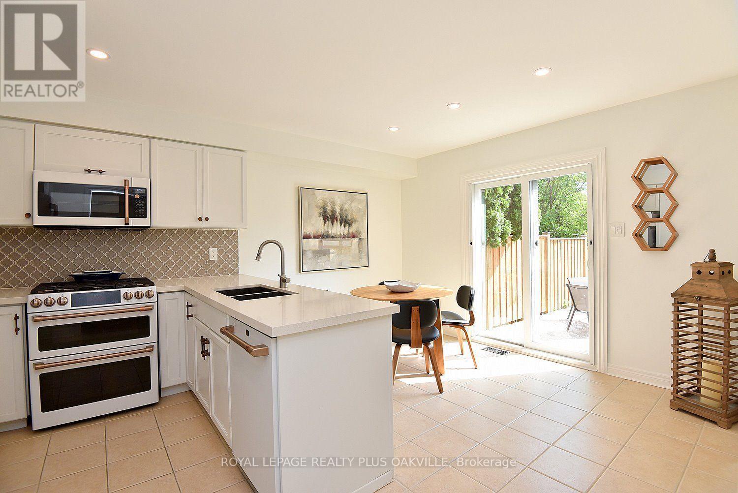 546 Sandcherry Drive, Burlington, ON