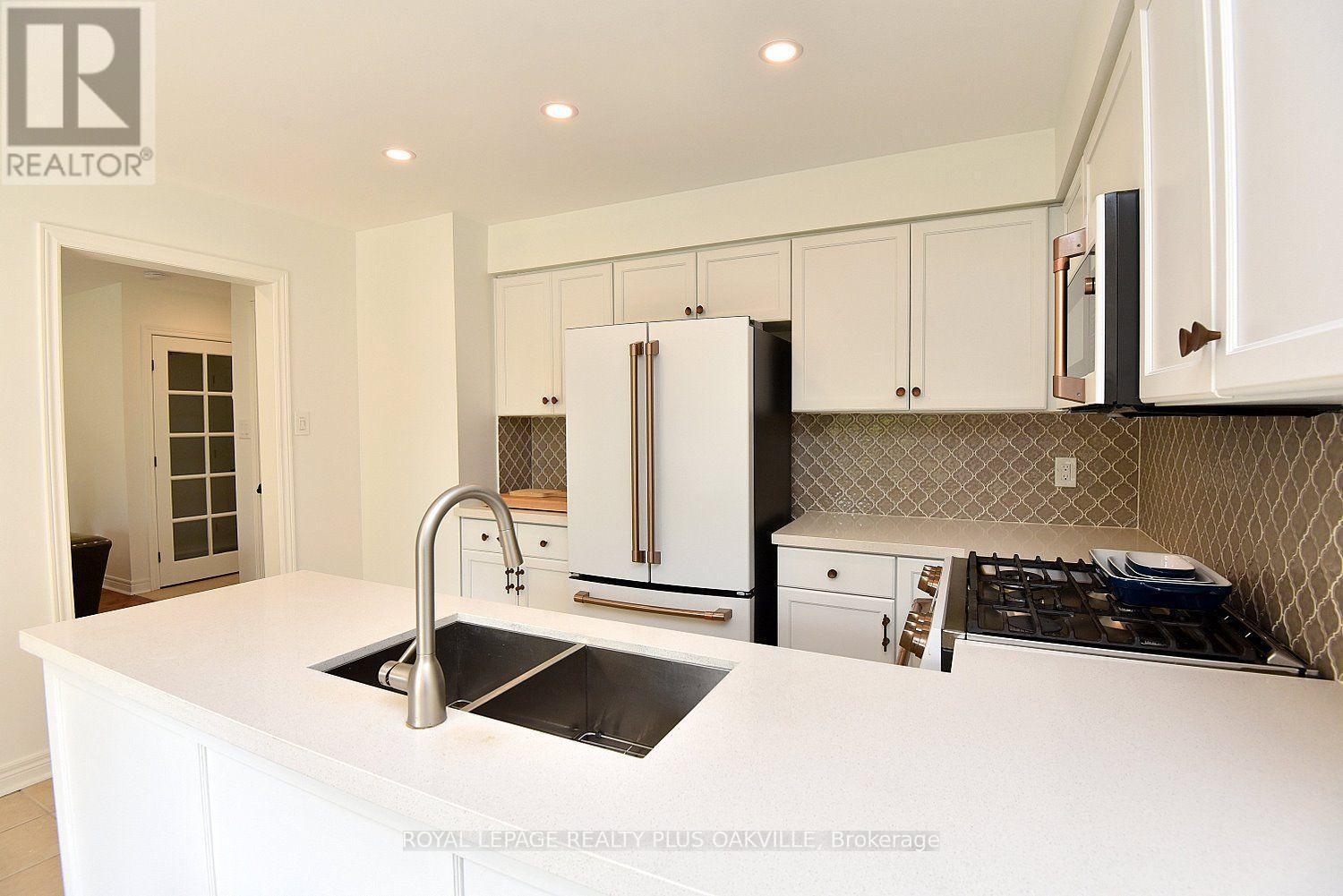 546 Sandcherry Drive, Burlington, ON