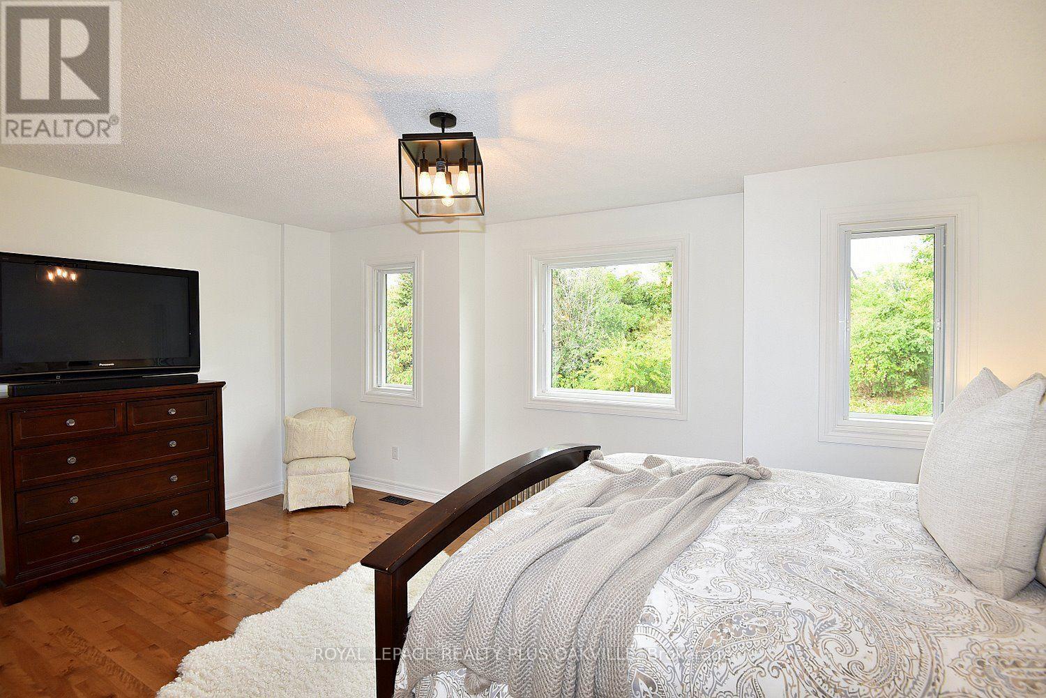 546 Sandcherry Drive, Burlington, ON