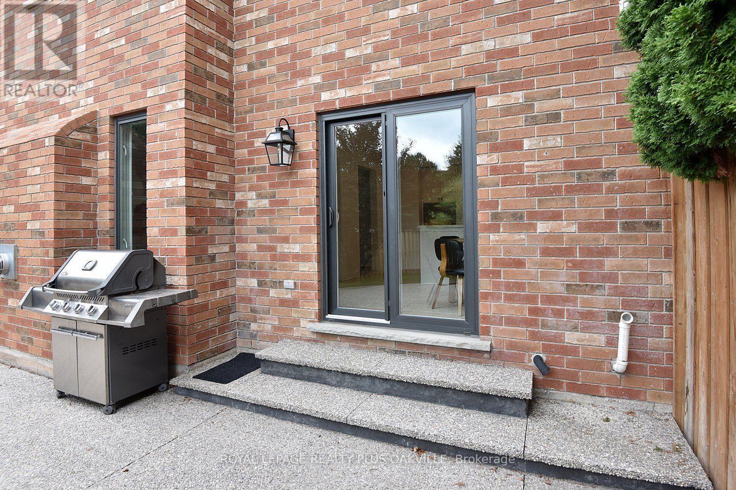 546 Sandcherry Drive, Burlington, ON