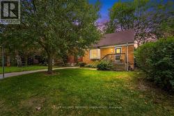 207 ELMHURST AVENUE Toronto, ON M2N 1S2