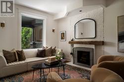 121 GLENDALE AVENUE Toronto, ON M6R 2T3