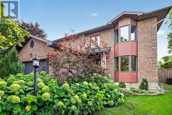 2106 LAMIRA STREET Ottawa, ON K1H 8N9