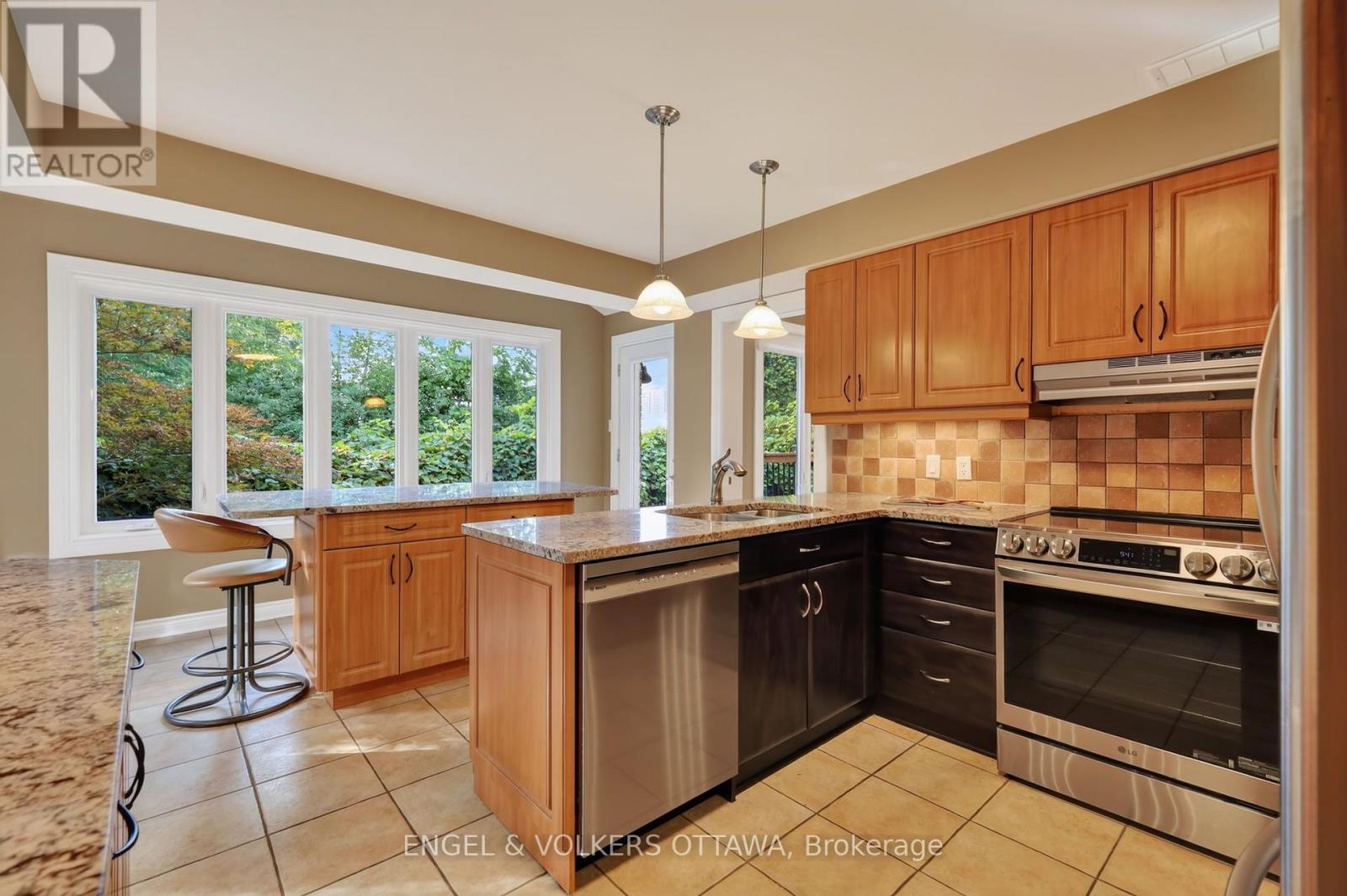 2106 Lamira Street, Ottawa, ON
