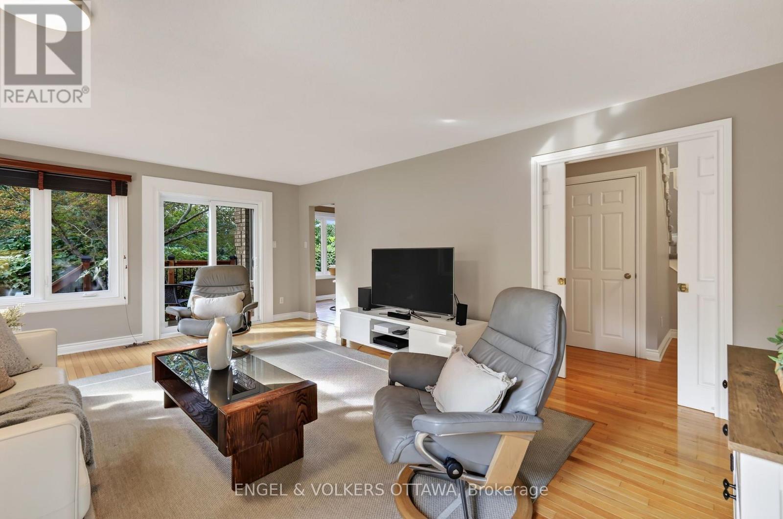 2106 Lamira Street, Ottawa, ON