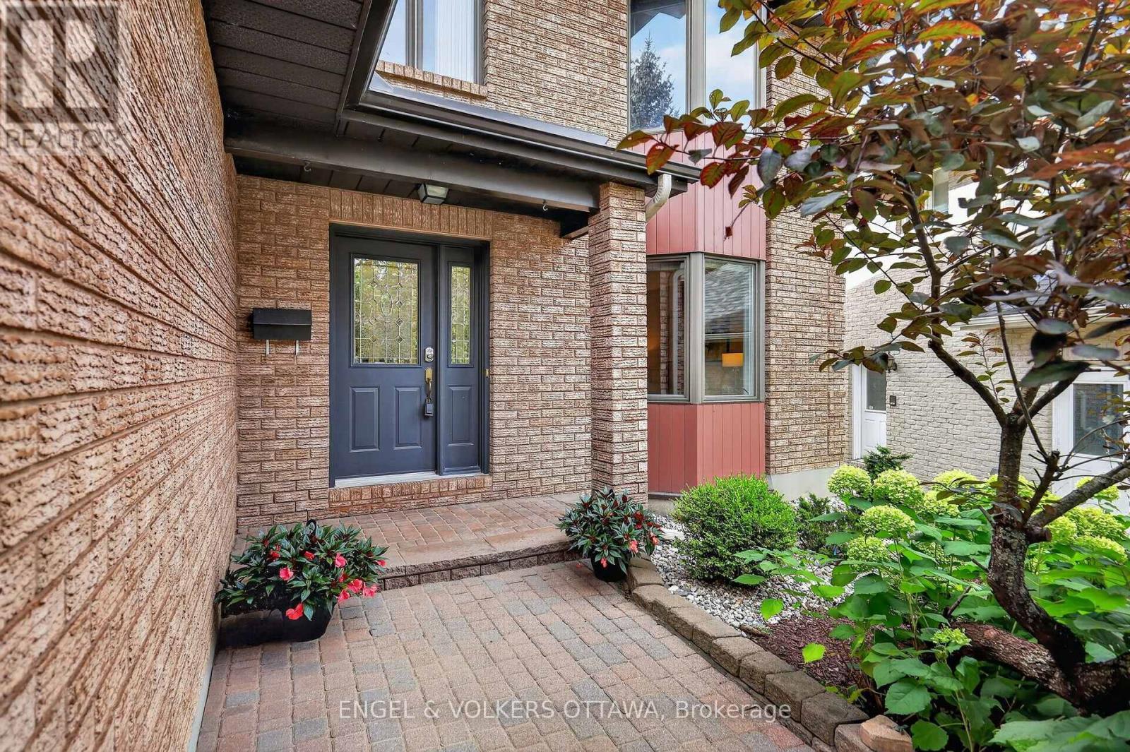 2106 Lamira Street, Ottawa, ON