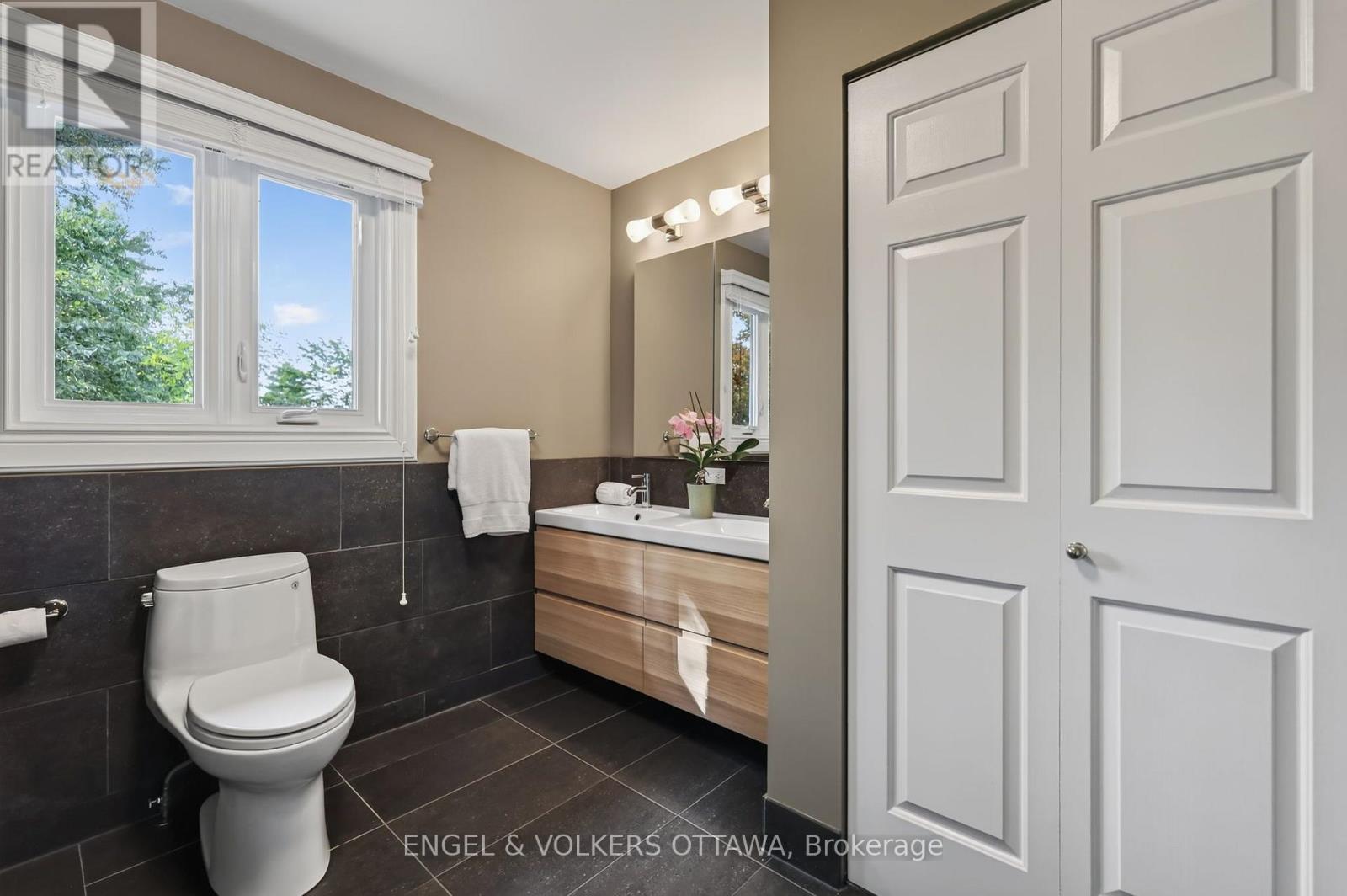 2106 Lamira Street, Ottawa, ON