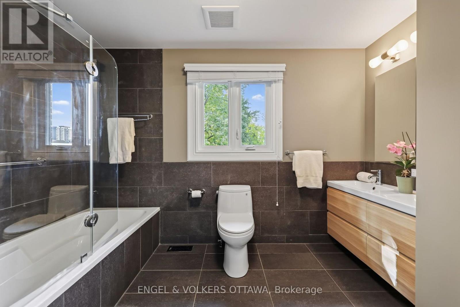 2106 Lamira Street, Ottawa, ON