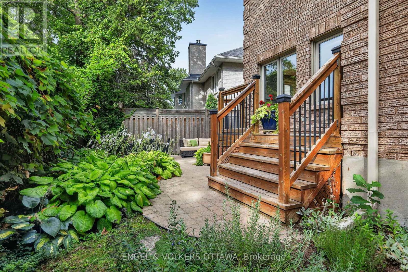 2106 Lamira Street, Ottawa, ON