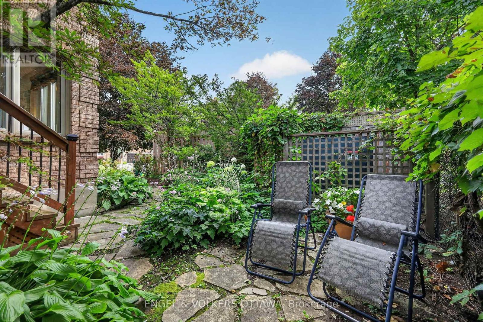 2106 Lamira Street, Ottawa, ON