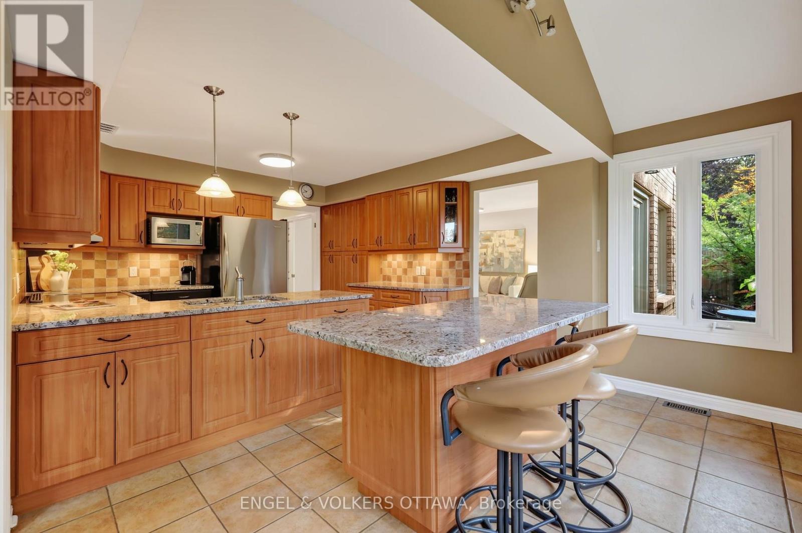 2106 Lamira Street, Ottawa, ON