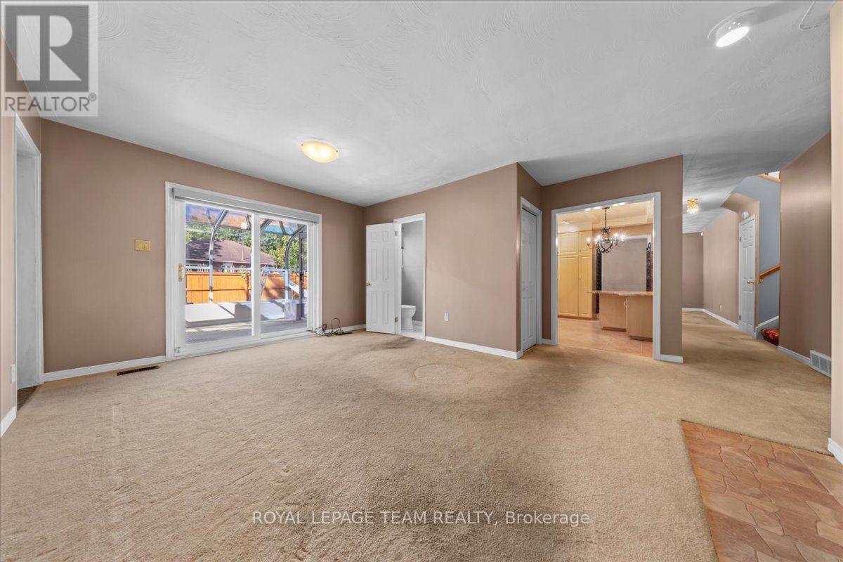 2000 Norway Crescent, Ottawa, ON