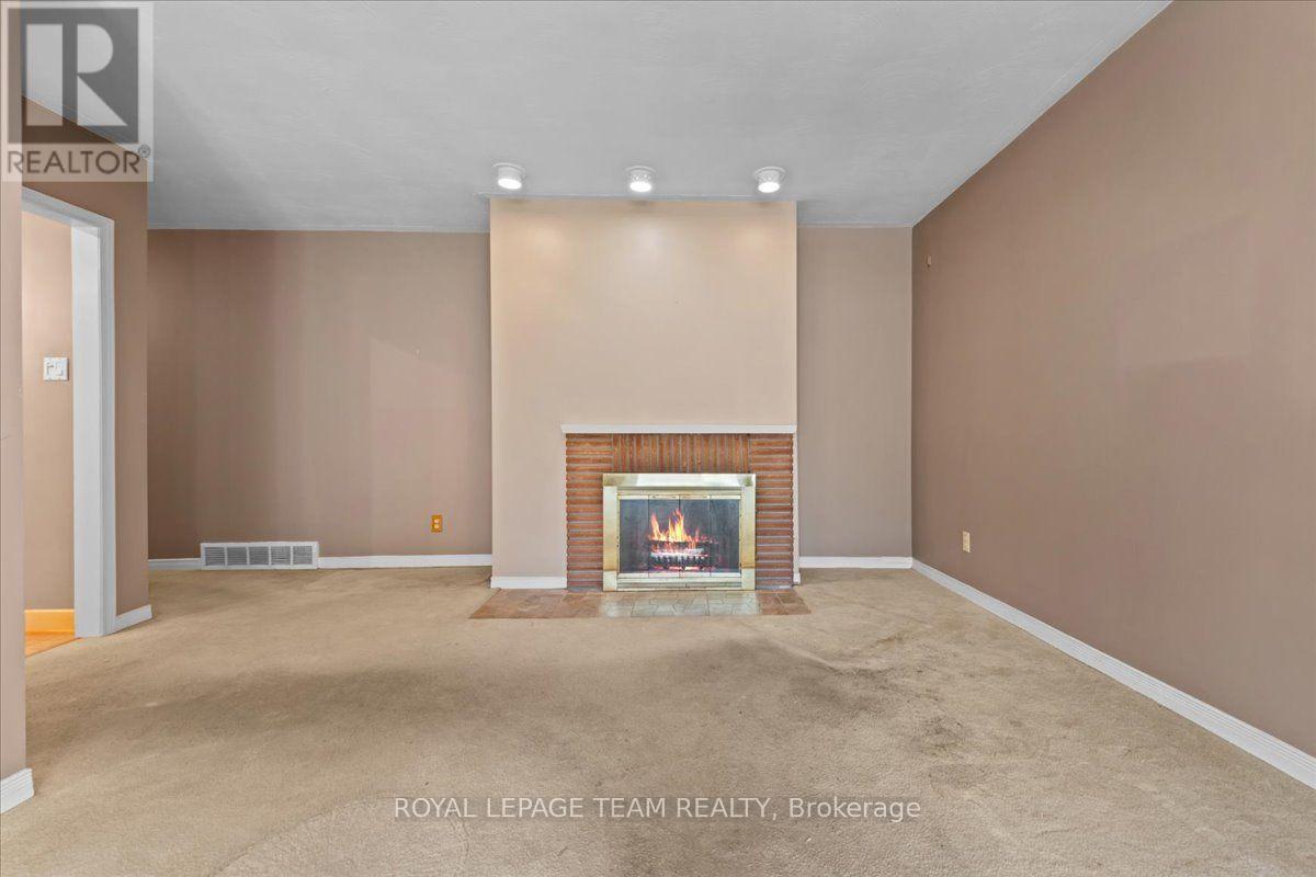 2000 Norway Crescent, Ottawa, ON