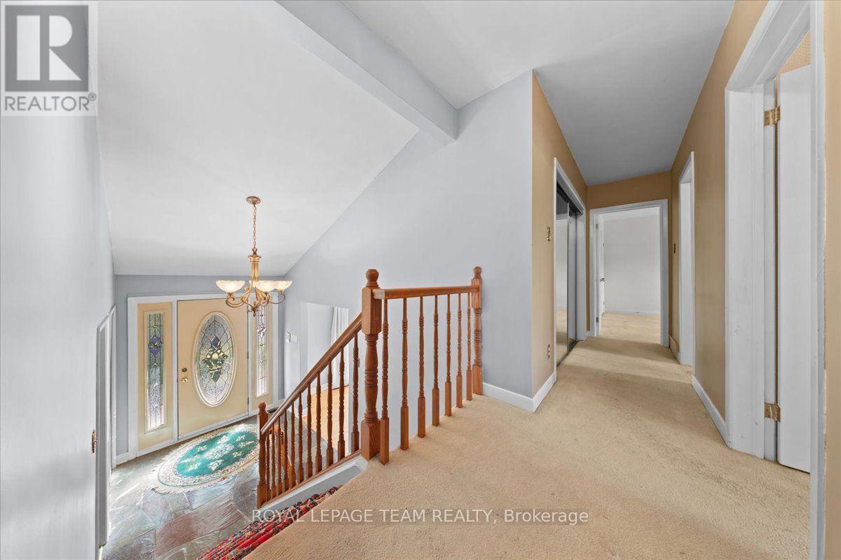 2000 Norway Crescent, Ottawa, ON