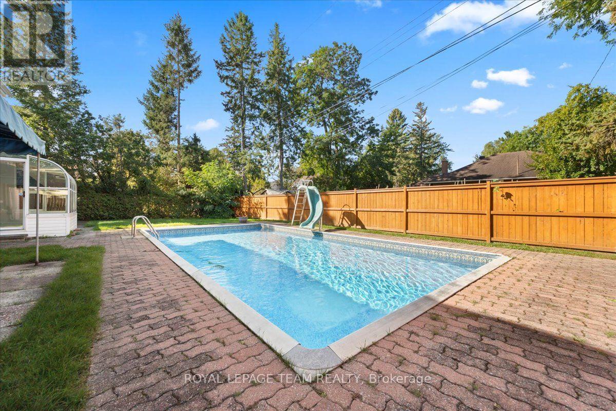 2000 Norway Crescent, Ottawa, ON