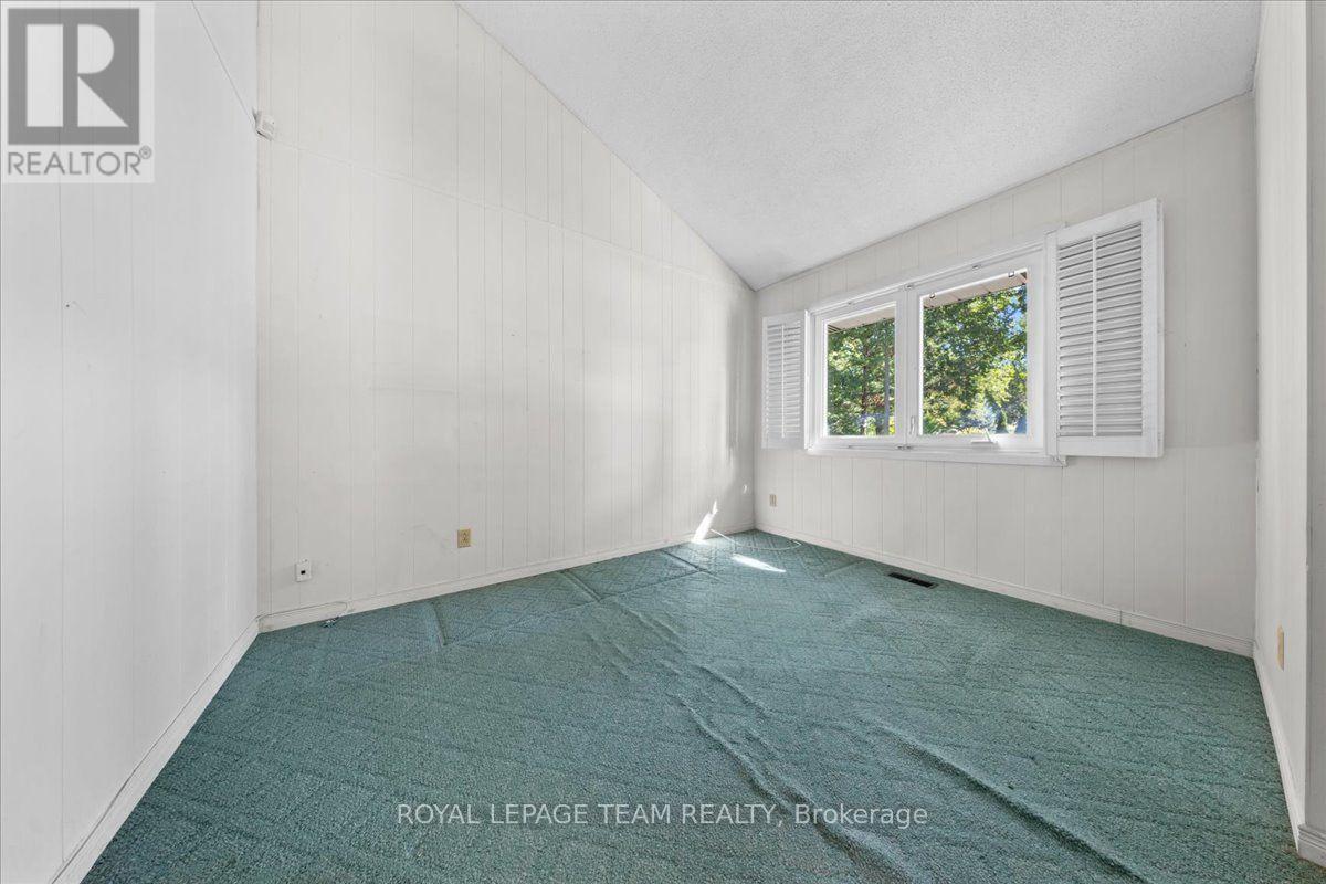 2000 Norway Crescent, Ottawa, ON