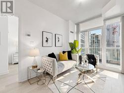 3305 - 33 BAY STREET Toronto, ON M5J 2Z3
