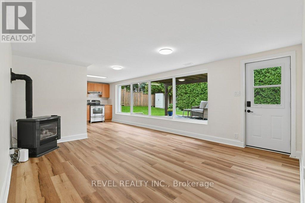 Large living space ft. gas fireplace - 2555 Regina Street, Ottawa, ON