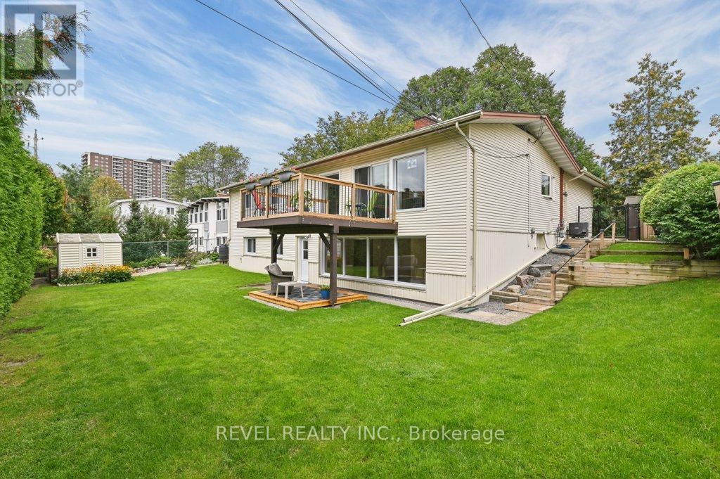 Bungalow ft. finished walk-out lower level - 2555 Regina Street, Ottawa, ON