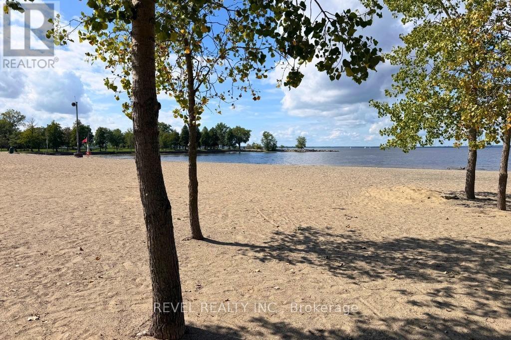 Approx. 1km to Britannia Beach, Bakery, Coffeeshop - 2555 Regina Street, Ottawa, ON